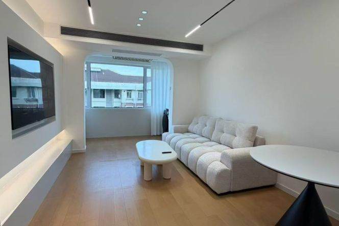 1BR Apartment near Songhong Rd Metro