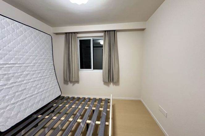 High-Floor 2BR Apartment near Changshou Rd Metro
