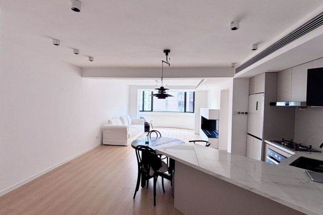 High-Floor 4BR Apartment at Sihe Garden