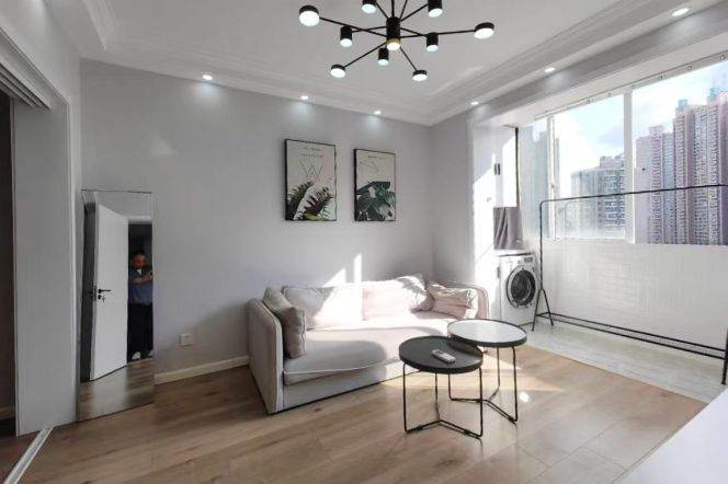 High-Floor 1BR Apartment near Shangcheng Rd Metro