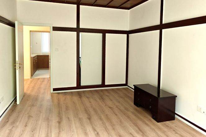 Bright Spacious 2BR Apartment near Nanjing Xi Lu (L2/L12/L13)