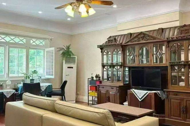 1BR Lane House in Jing'an (L2/L11)