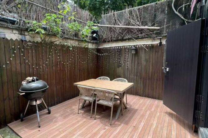1BR Apartment in Old Xuhui with Private Garden
