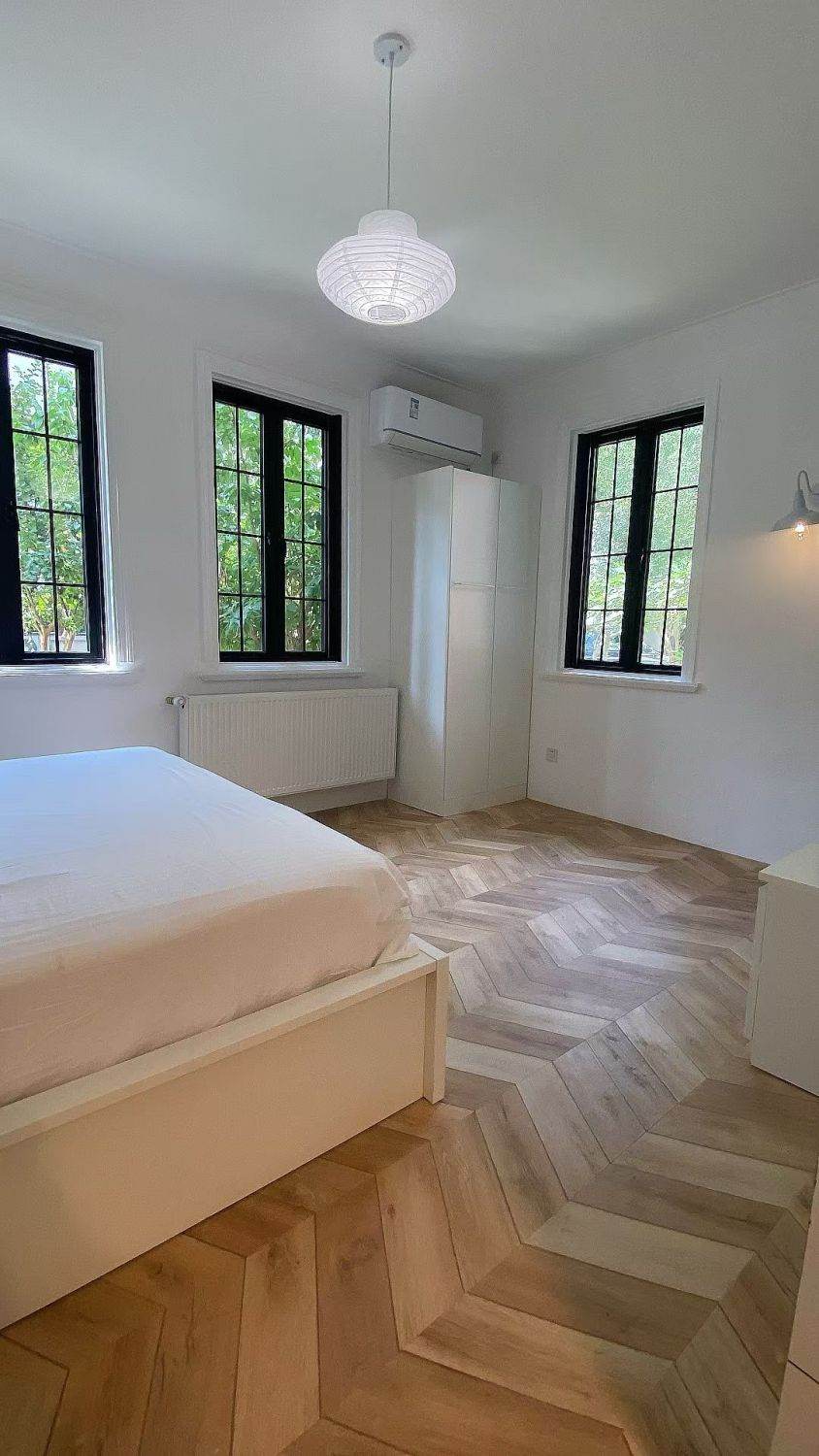Housing image — Room