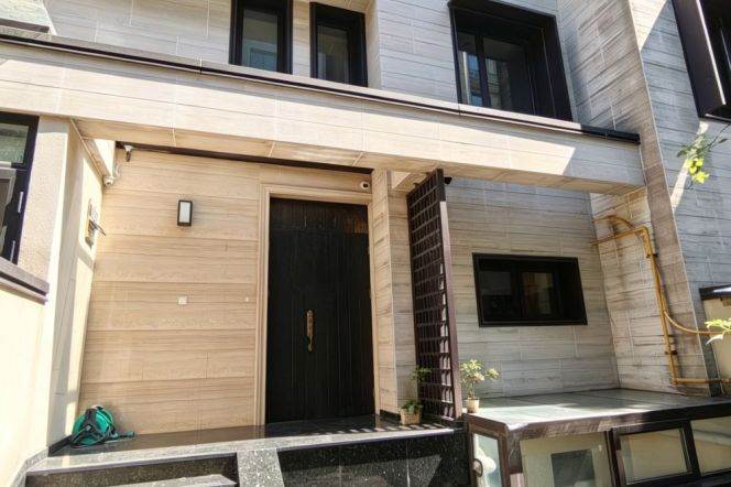 Bright High-Ceiling 4BR Villa near Jiading Xincheng Metro with Private Garden (L11)