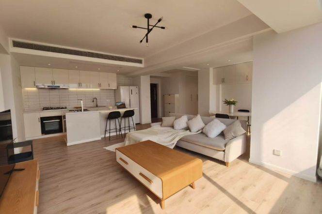 High-Floor Bright Modern 4BR Apartment in Old Xuhui (L1/L10/L12)
