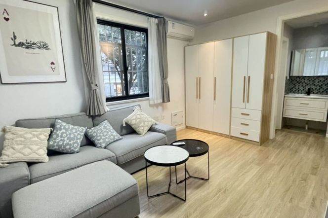 1BR Apartment in Old Xuhui (L1/L7)