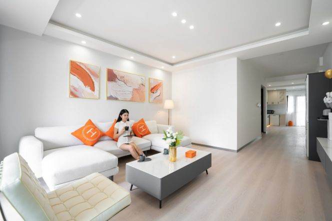 High-Floor 4BR Apartment near Shanghai Railway Station Metro (L1/L3/L4)