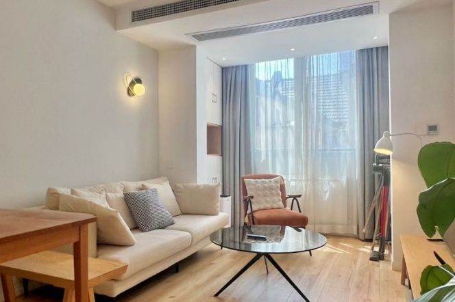 1BR Apartment in Jing'an (L7)