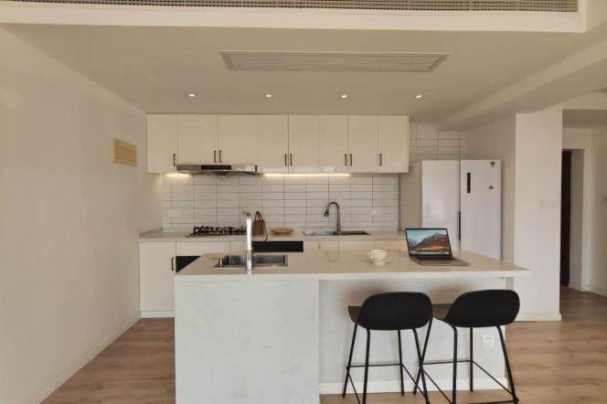 High-Floor Bright Modern 4BR Apartment in Old Xuhui (L1/L10/L12)