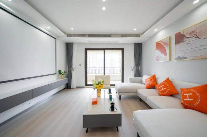 High-Floor 4BR Apartment near Shanghai Railway Station Metro (L1/L3/L4)