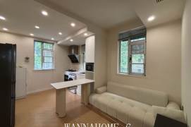 1BR Apartment in Xujiahui with Balcony (L10/L11)