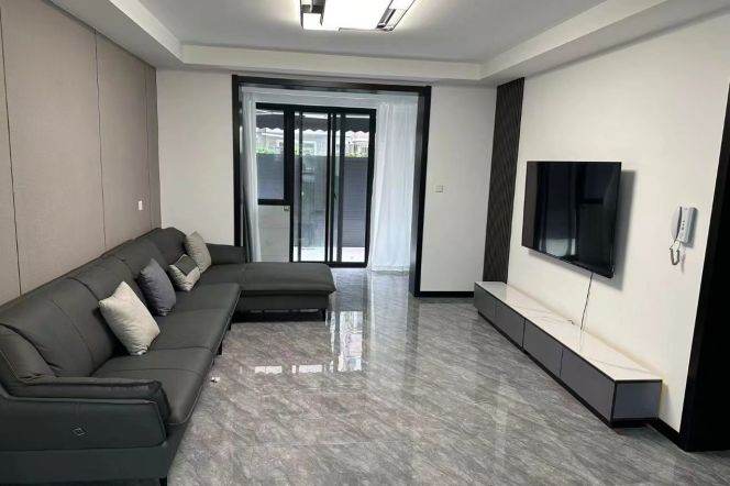 Bright Modern 3BR Apartment in Hongqiao CBD with Private Garden