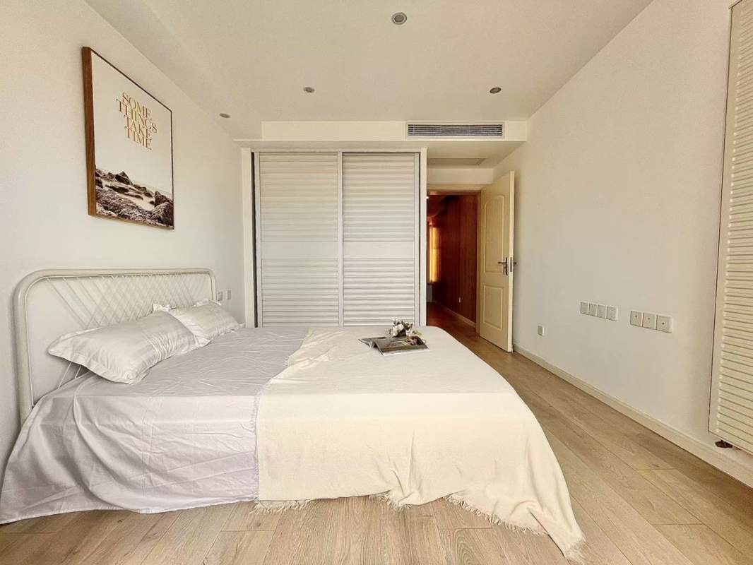 Housing image — Room