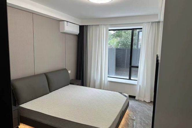 Bright Modern 3BR Apartment in Hongqiao CBD with Private Garden