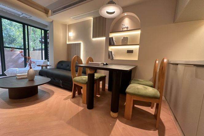 Modern Bright 1BR Apartment in Hongqiao CBD with Private Garden (L10)