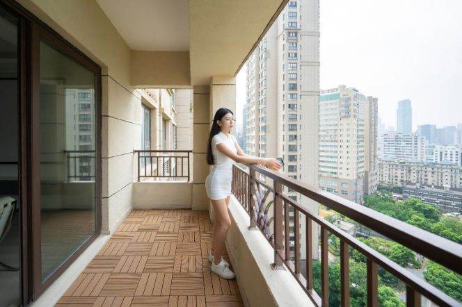 High-Floor 4BR Apartment near Shanghai Railway Station Metro (L1/L3/L4)