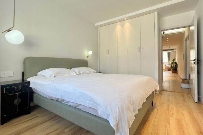 1BR Apartment in Jing'an (L7)