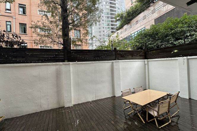 Bright 2BR Apartment with terrace in Old Xuhui