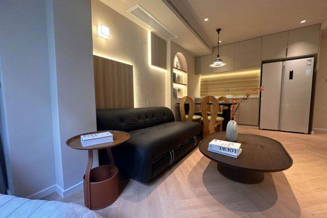 Modern Bright 1BR Apartment in Hongqiao CBD with Private Garden (L10)