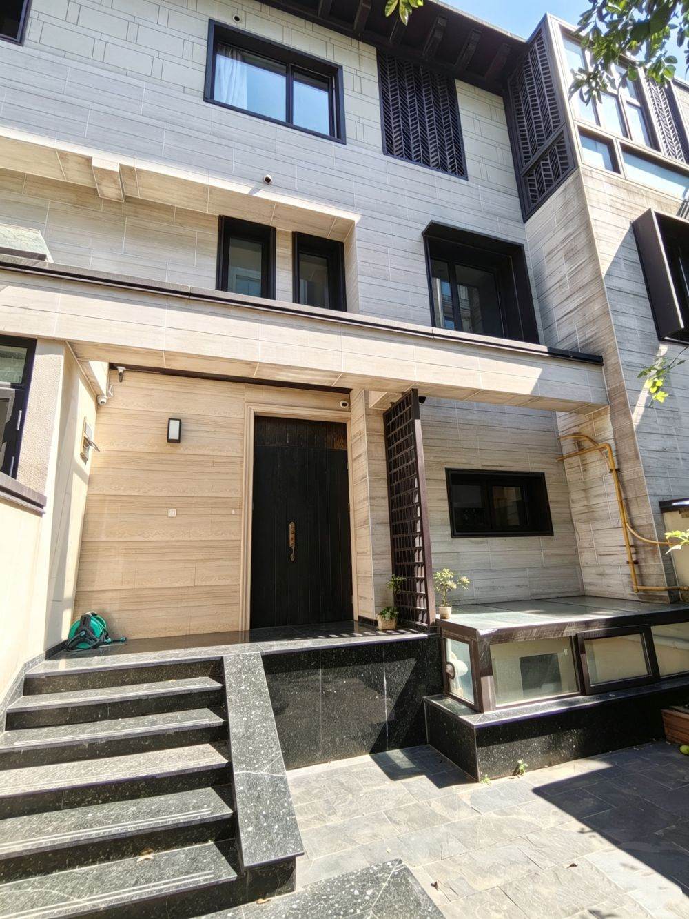 Housing image — Building Exterior