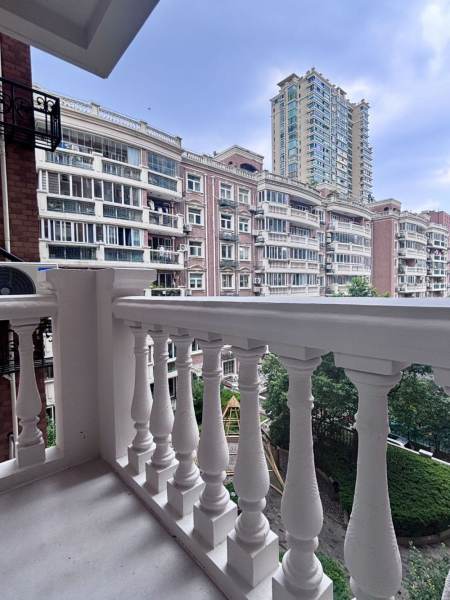 Housing image — Balcony