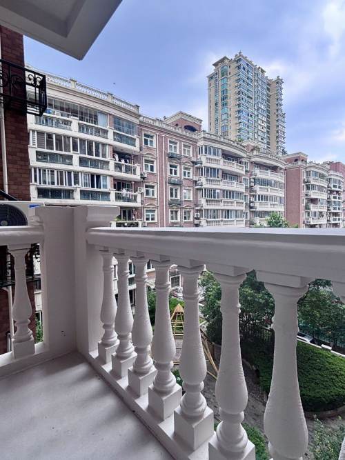 Housing image — Balcony