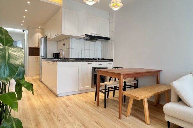 1BR Apartment in Jing'an (L7)