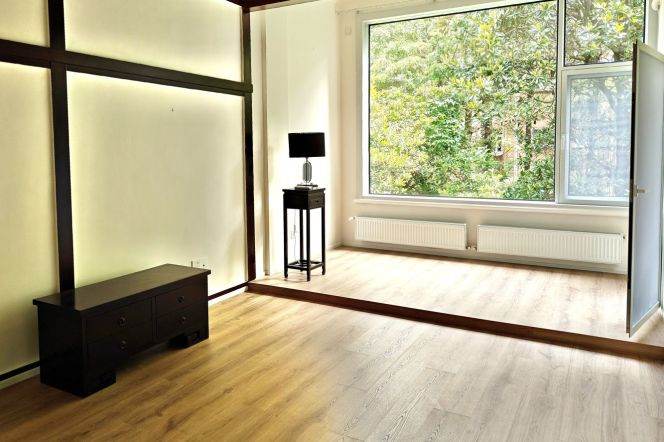 Bright Spacious 2BR Apartment near Nanjing Xi Lu (L2/L12/L13)