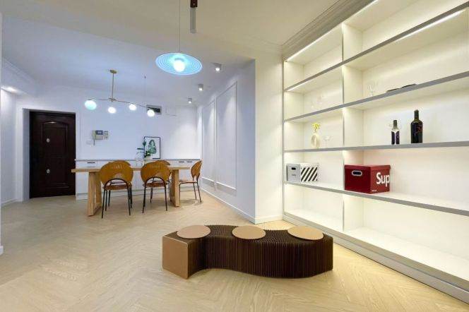 2BR Apartment in People's Square (L1/L2/L8)