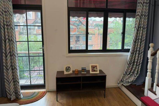1BR Lane House near Middle Huaihai Rd Metro (L13)