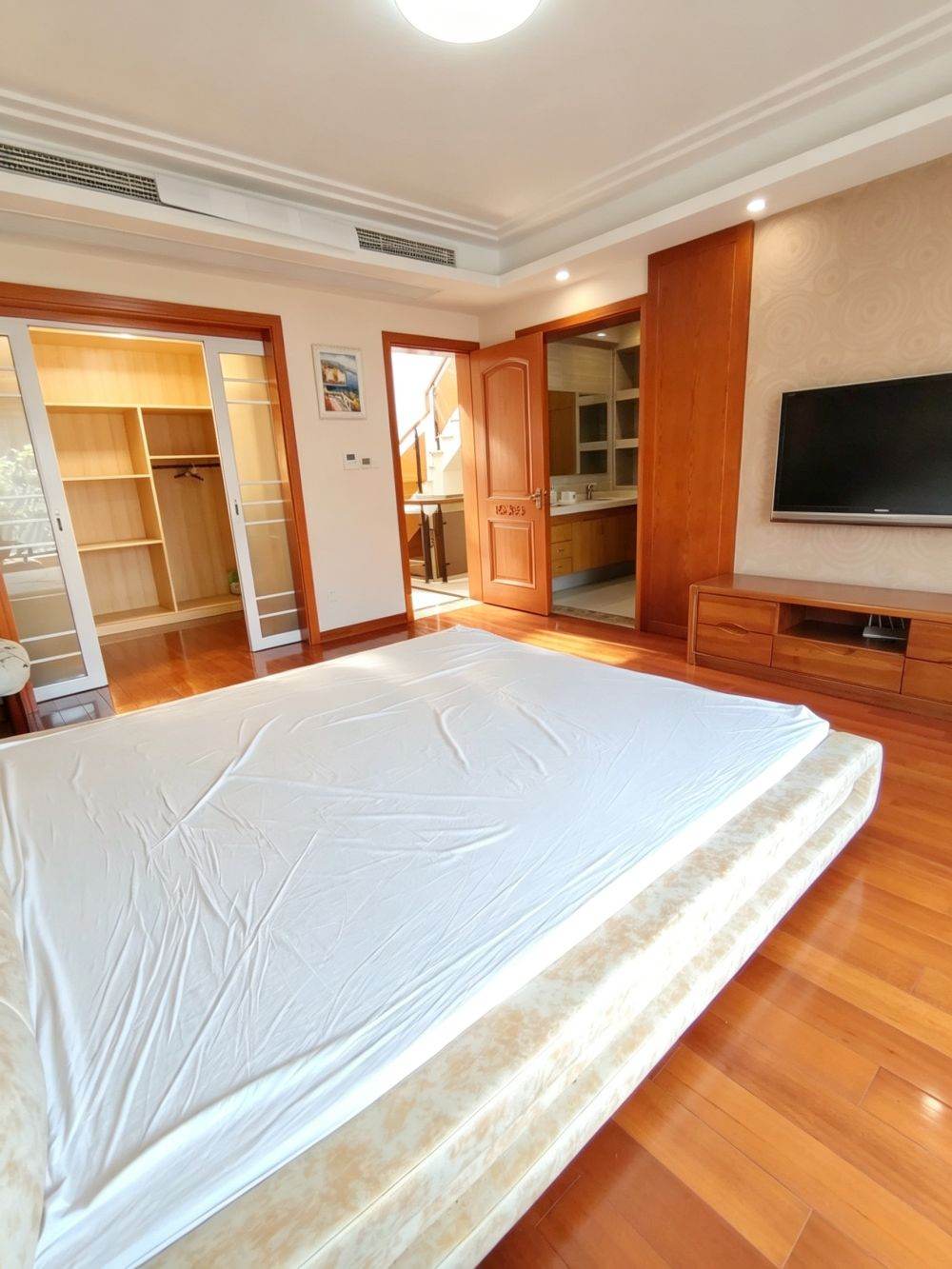 Housing image — Bedroom