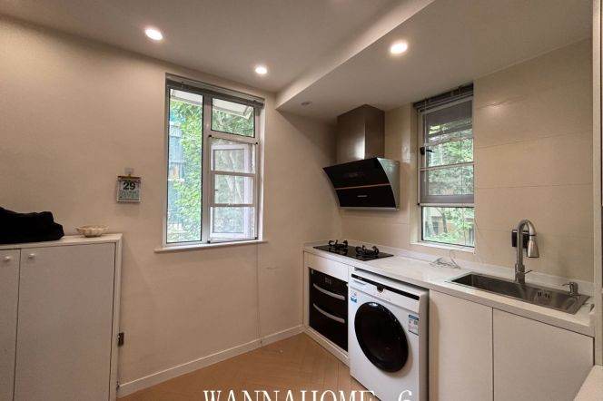 1BR Apartment in Xujiahui with Balcony (L10/L11)