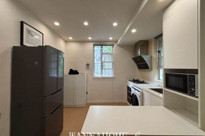 1BR Apartment in Xujiahui with Balcony (L10/L11)