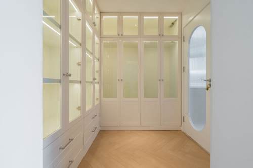 Housing image — Room