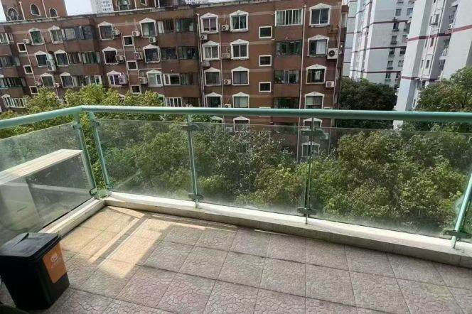 3BR Apartment near West Yan'An Rd Metro
