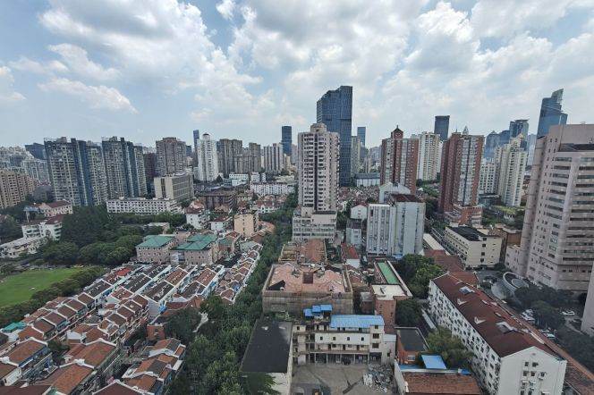 High-Floor Bright Spacious 3BR Apartment in Jing'an (L7)