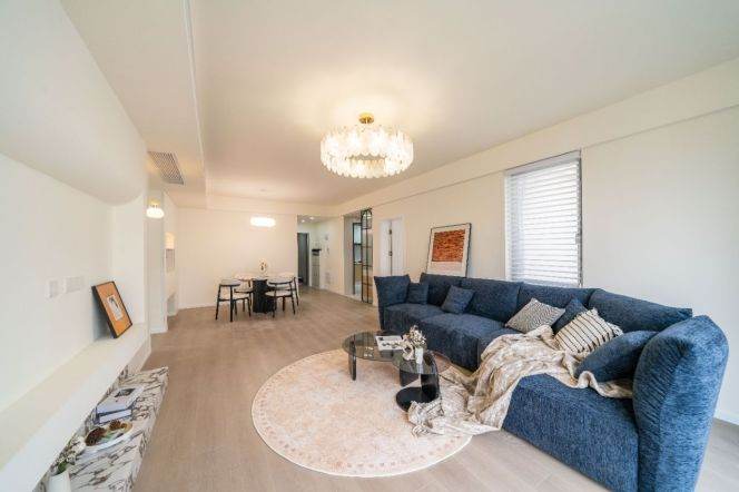 High-Floor Spacious Bright 3BR Apartment near Zhenping Rd Metro (L3/L4/L7)
