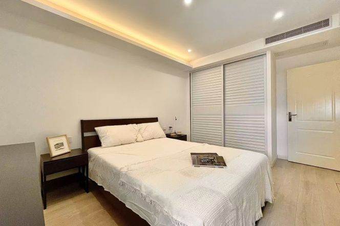 High-Floor 2BR Apartment in Old Xuhui