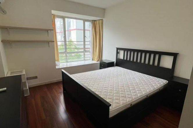 3BR Apartment near West Yan'An Rd Metro