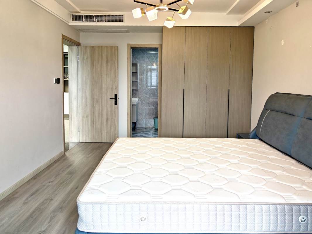 Housing image — Room