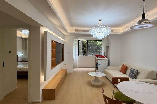 2BR Apartment in Jing'an