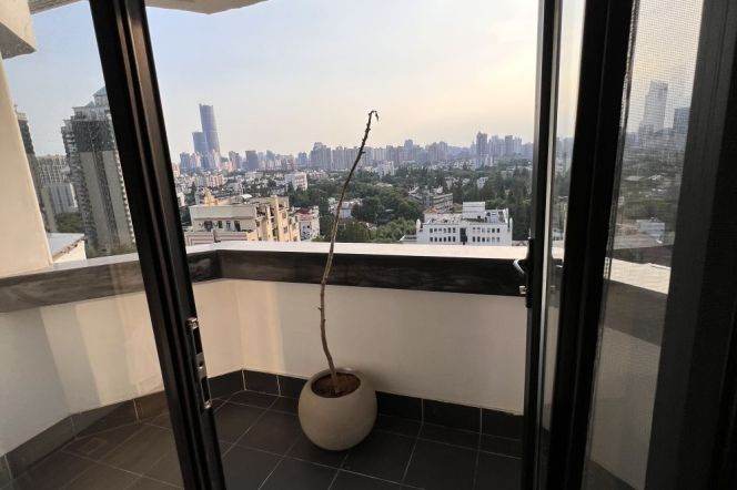 High-Floor Bright 1BR Apartment at Wuzhong Building (L1/L7/L10)
