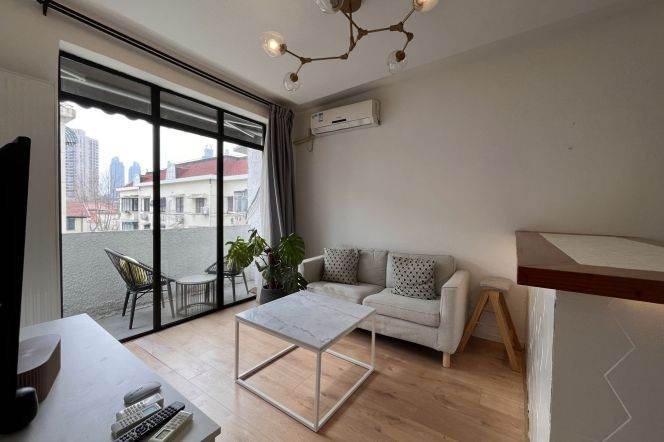Bright Natural-Light 2BR Lane House in Old Xuhui (L10)