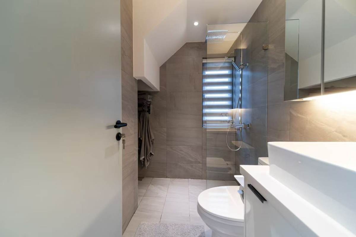 Housing image — Bathroom