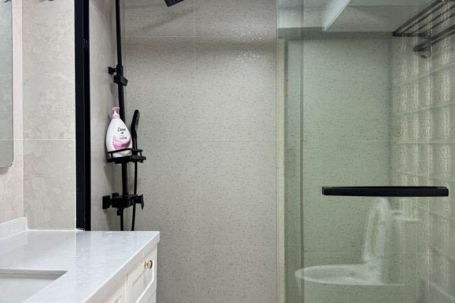 Spacious 1BR Apartment in Jing'an