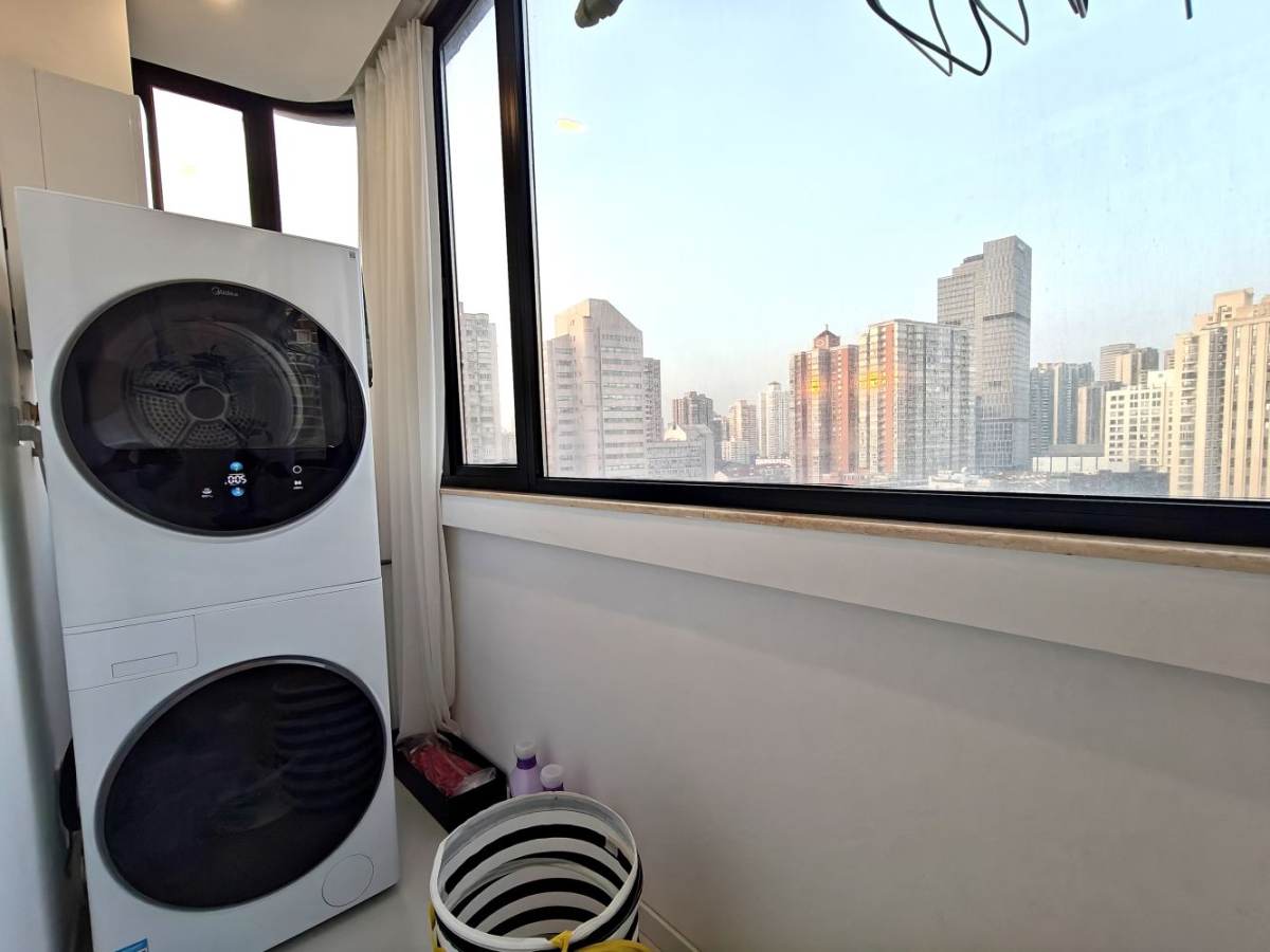 Housing image — Balcony