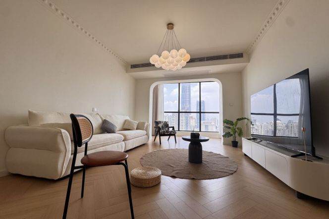 High-Floor Spacious 2BR Apartment near Shanghai Indoor Stadium Metro (L1/L4)