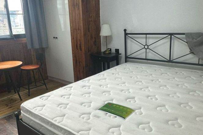 Open-Layout 1BR Apartment in Old Xuhui (L9/L12)