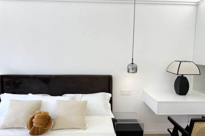 Natural-Light Bright 1BR Lane House near West Yan'An Rd Metro